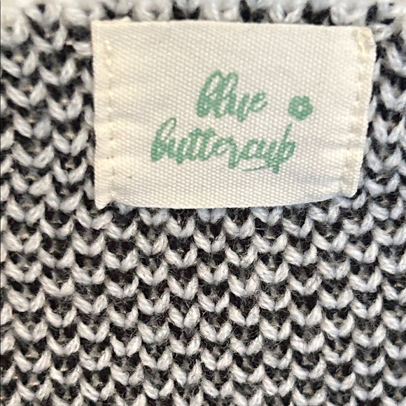 Stylish Black and White AztecPattern Cardigan - Picture 4 of 10